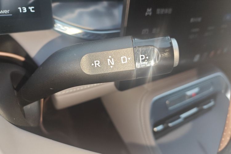 Roewe M7 DMH 2025 car image #16