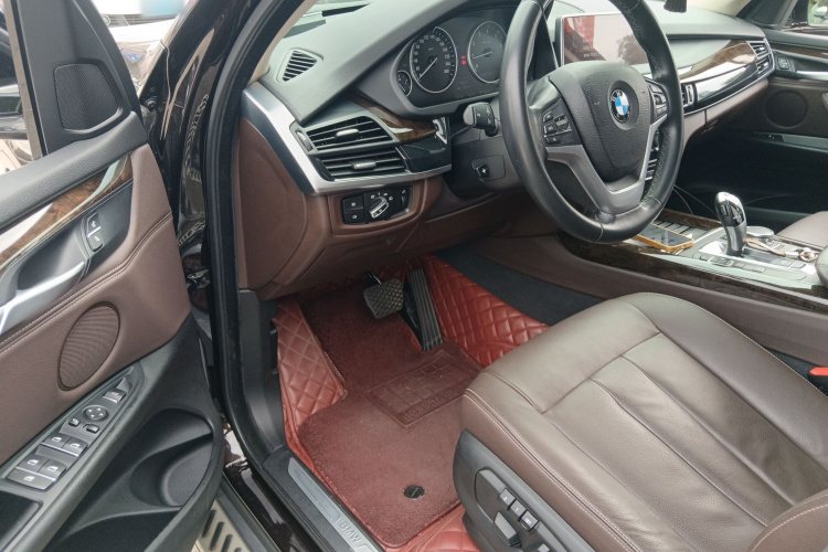 BMW X5 2017 car image #16