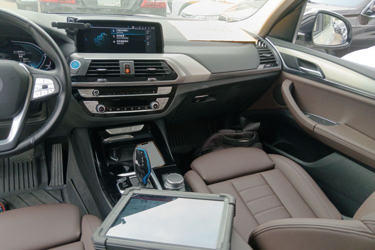 BMW iX3 2021 car image #16