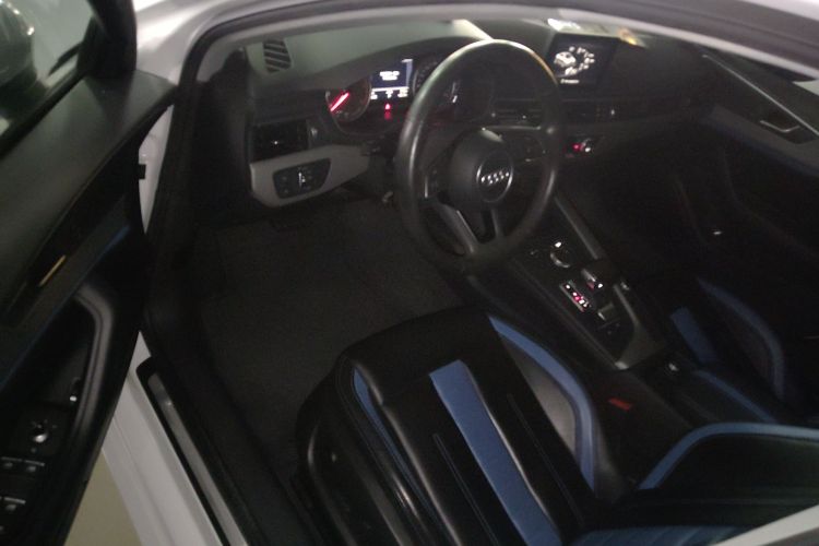 Audi A4 2017 car image #16