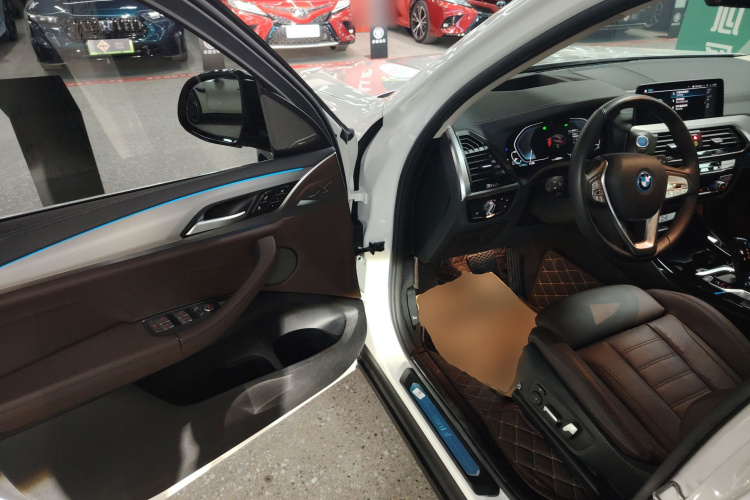 BMW iX3 2021 immagine di auto #16