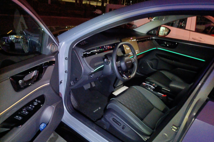 Honda e:NP2 2024 #16 Honda e:NP2 2024 car image #16