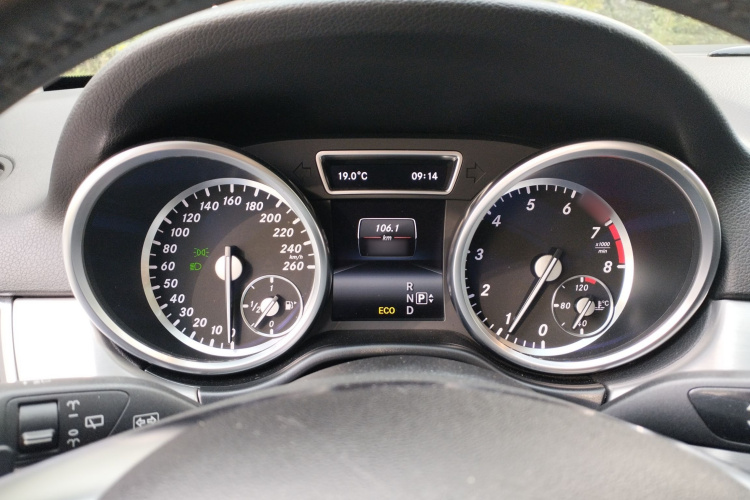 Mercedes-Benz M Class 2015 car image #16