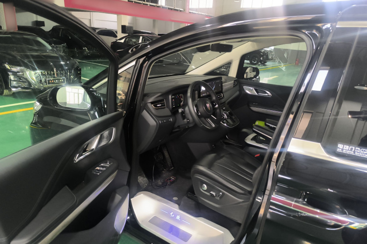 HongQi HQ9 PHEV 2024 #16 HongQi HQ9 PHEV 2024 car image #16