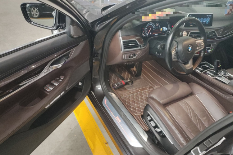 BMW M760Le 2017 #16 BMW M760Le 2017 car image #16