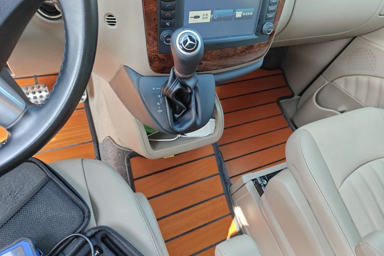 Mercedes-Benz Viano (Imported) 2015 car image #16