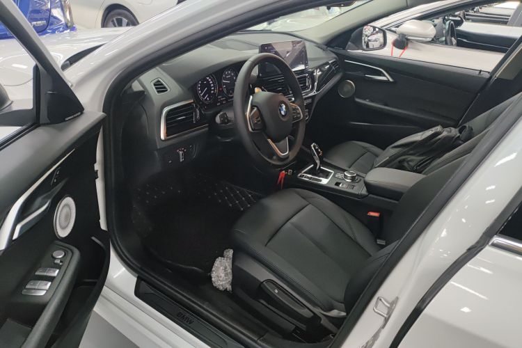 BMW 1 Series 2023 car image #16