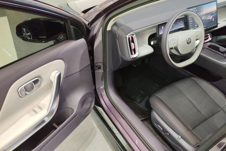 零跑汽车 零跑B01 2025 汽车图片 #16