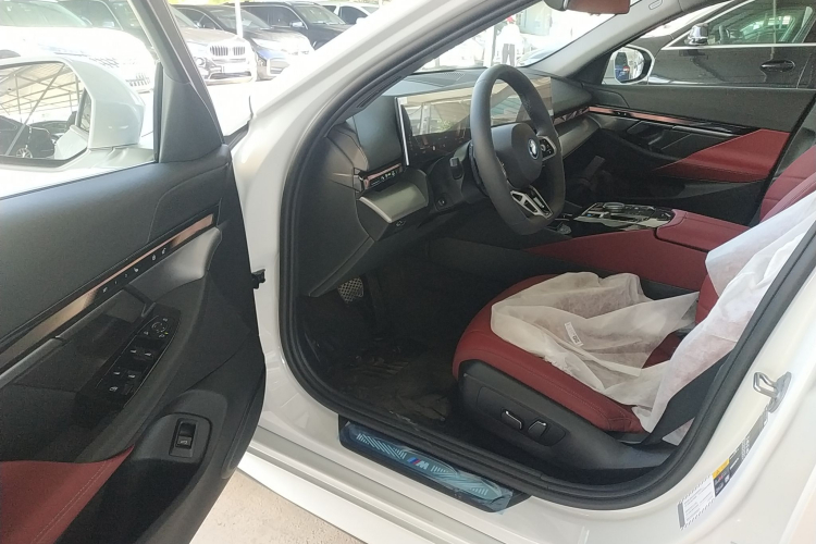 BMW i5 M60 2025 car image #16