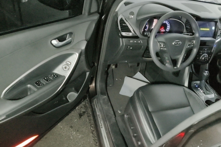 Hyundai Grand Santa Fe 2017 #16 Hyundai Grand Santa Fe 2017 car image #16