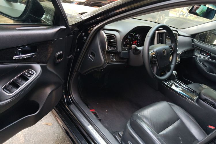 Toyota CrownSportCross 2018 صورة سيارة #16