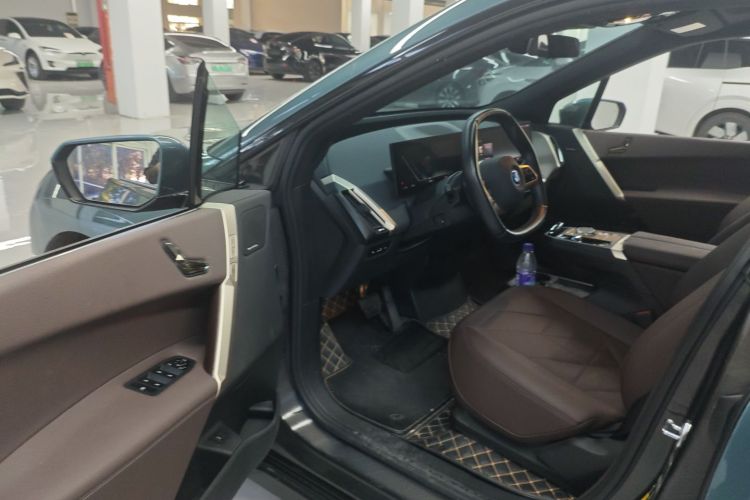 BMW iX 2023 immagine di auto #16