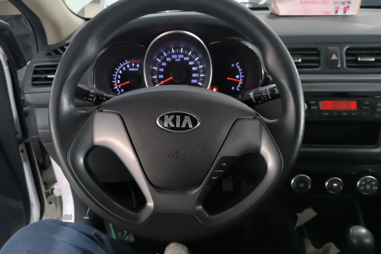 Kia K2 2016 car image #16