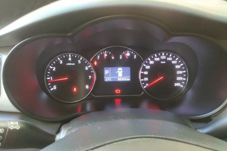 Kia Carens 2015 immagine di auto #16