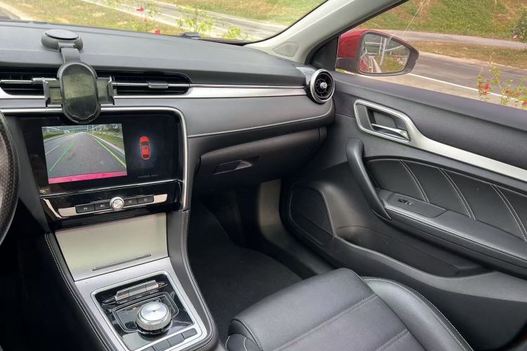 MG 6 New Energy 2018 car image #16