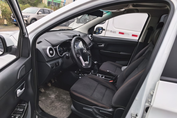 SWM斯威汽车 SWM斯威X3 2022 #16 SWM斯威汽车 SWM斯威X3 2022 汽车图片 #16