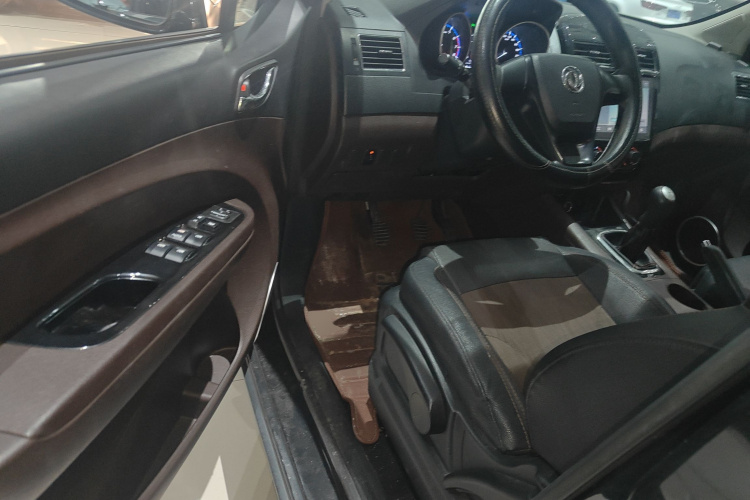 Forthing JOYEAR X3 2018 #16 Forthing JOYEAR X3 2018 immagine di auto #16