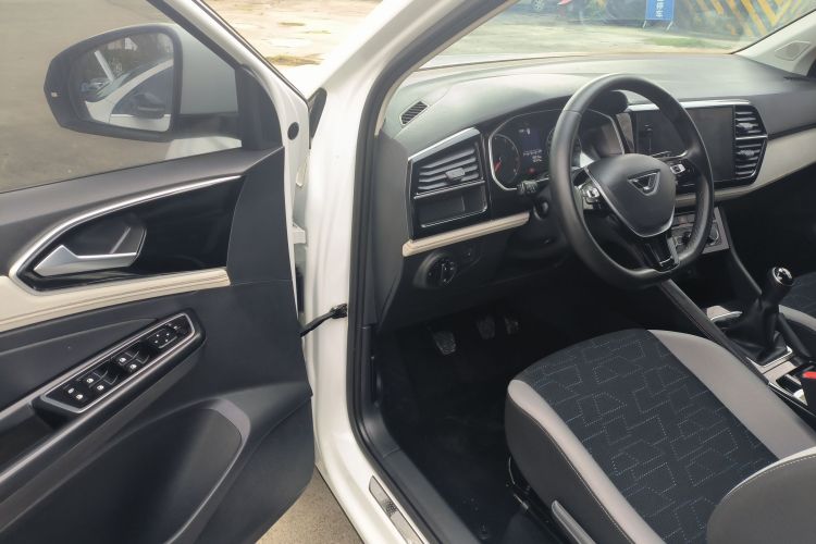 VS5 2023 car image #16