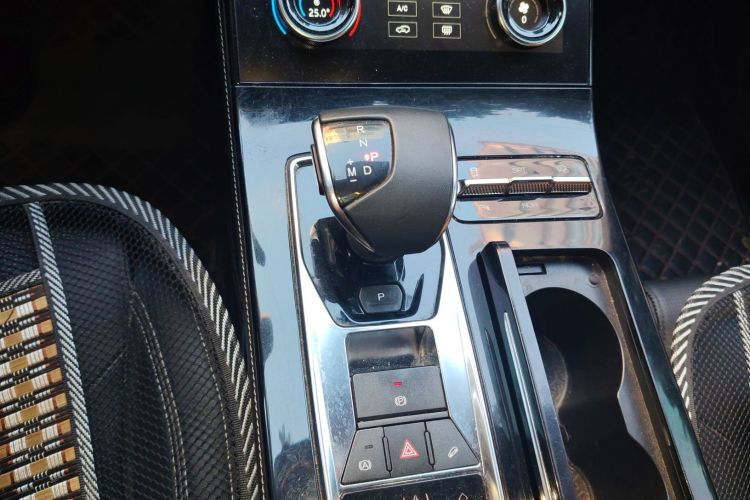 X70 PLUS 2020 #16 X70 PLUS 2020 car image #16