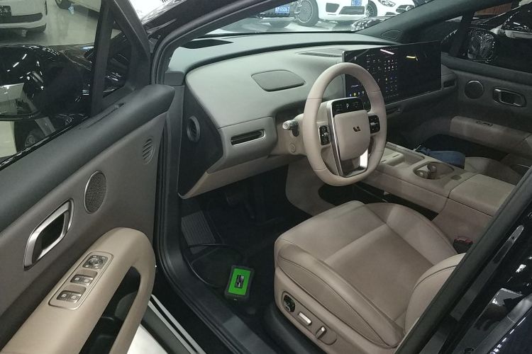 Li i6 2025 immagine di auto #16