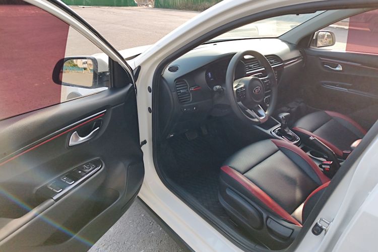 Kia Rio Cross 2017 car image #16