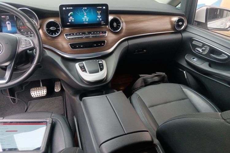 Mercedes-Benz V Class 2022 #16 Mercedes-Benz V Class 2022 car image #16