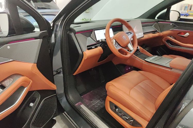 BYD Tang L 2025 صورة سيارة #16
