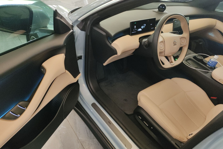 NIO ET5 2023 car image #16
