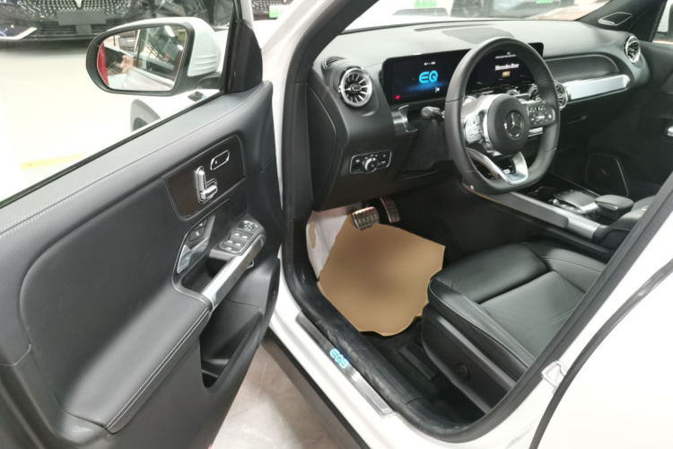 Mercedes-Benz EQB Class 2025 car image #16