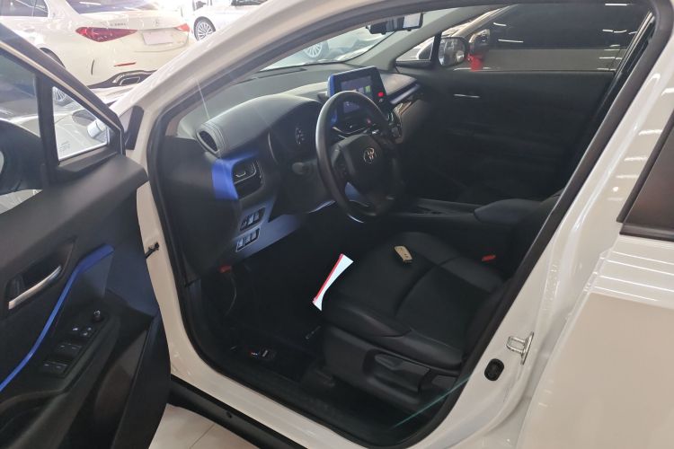 Toyota C-HR 2023 immagine di auto #16