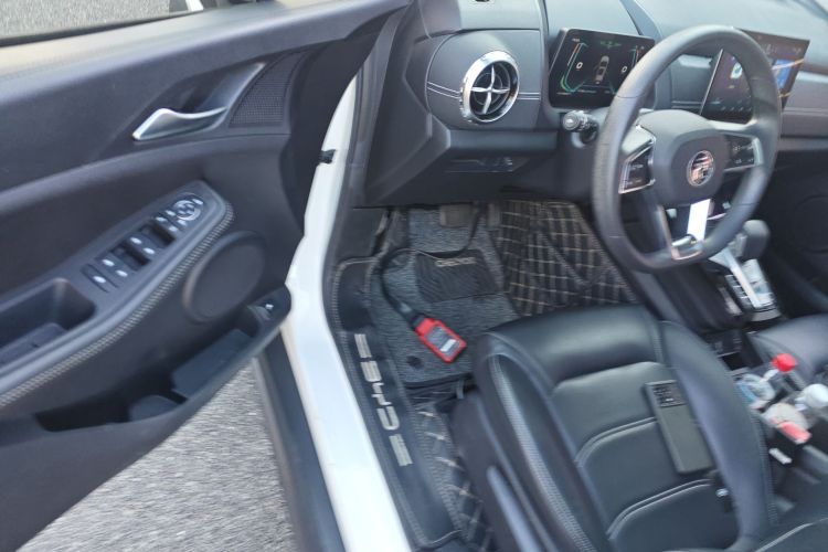 BYD Yuan New Energy 2020 صورة سيارة #16