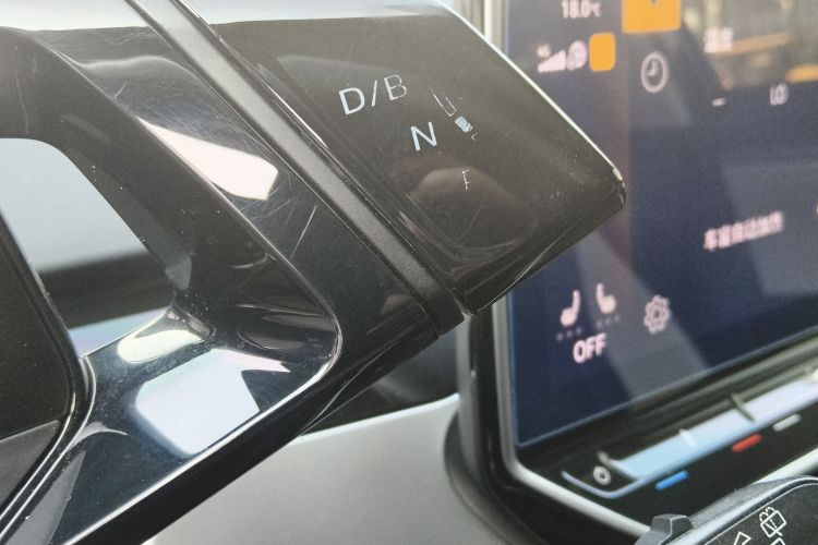 Volkswagen ID.6 Crozz 2023 #16 Volkswagen ID.6 Crozz 2023 immagine di auto #16