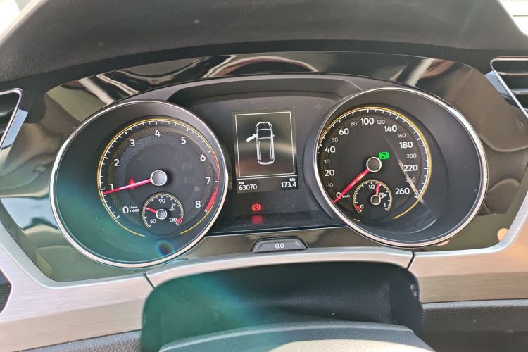 Volkswagen Touran 2021 immagine di auto #16