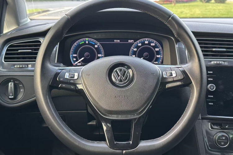 Volkswagen Golf New Energy (Imported) 2018 صورة سيارة #16