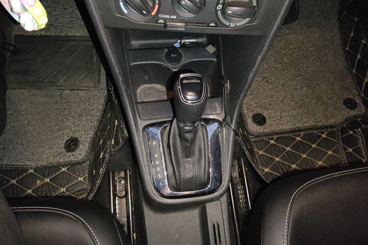 Skoda Rapid Spaceback 2018 immagine di auto #16