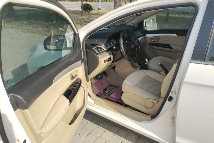 Great Wall C30 2015 car image #16