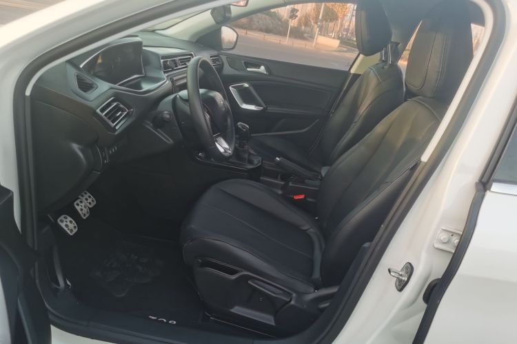 Peugeot 308 2018 car image #16