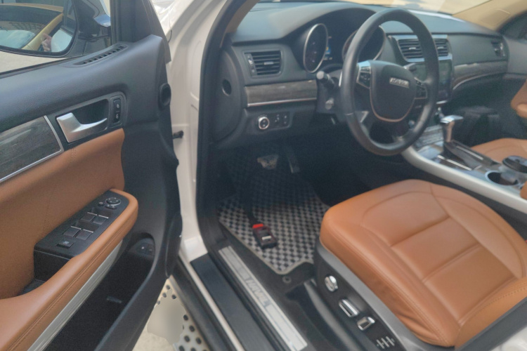 Haval H8 2017 car image #16