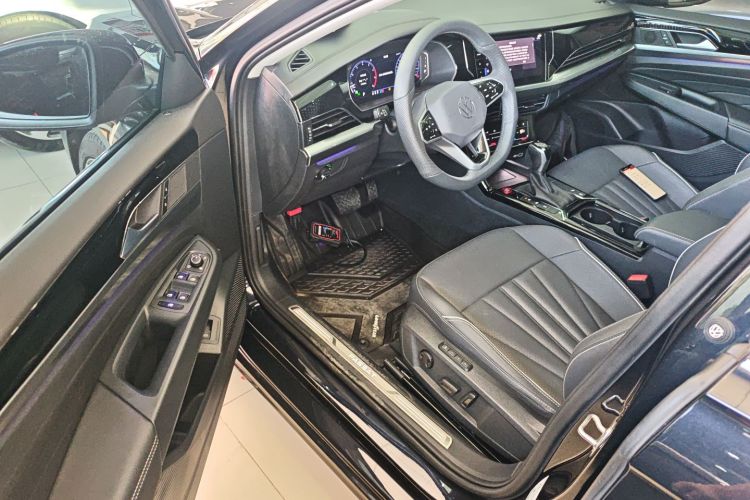 Volkswagen Passat 2024 car image #16