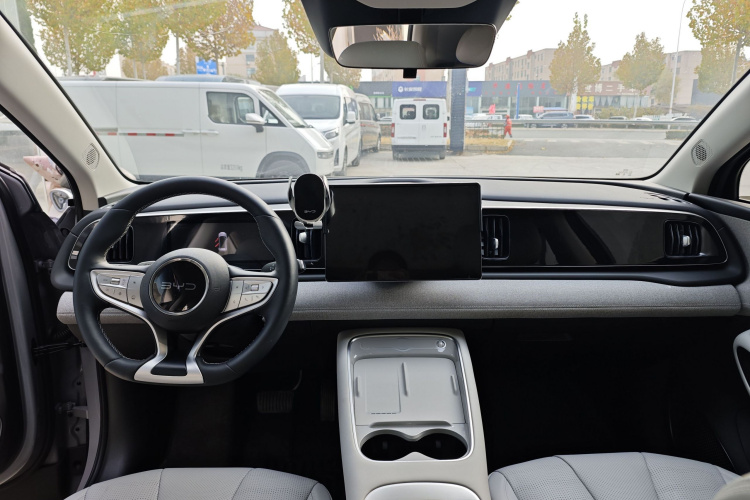 BYD Sea Lion 05 EV 2025 car image #16