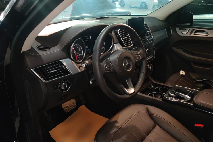 Mercedes-Benz GLS Class 2018 car image #16