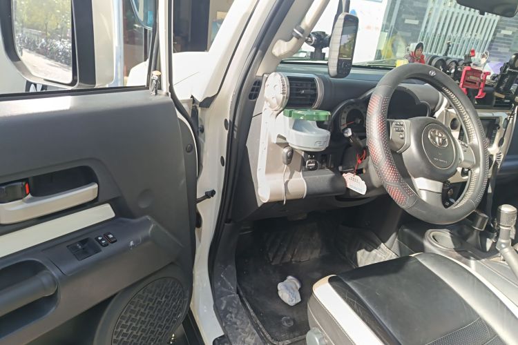 Toyota FJ Cruiser 2018 car image #16