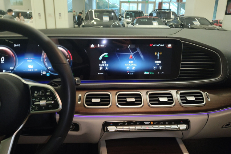 Mercedes-Benz GLE Class New Energy 2022 car image #16