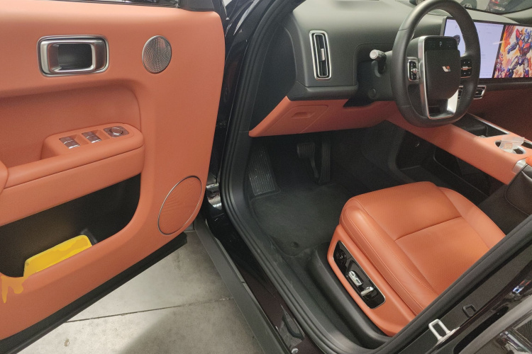 Li L8 2023 изображение автомобиля #16