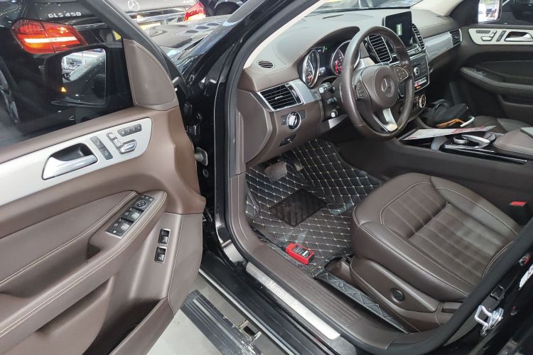 Mercedes-Benz GLS Class 2019 car image #16