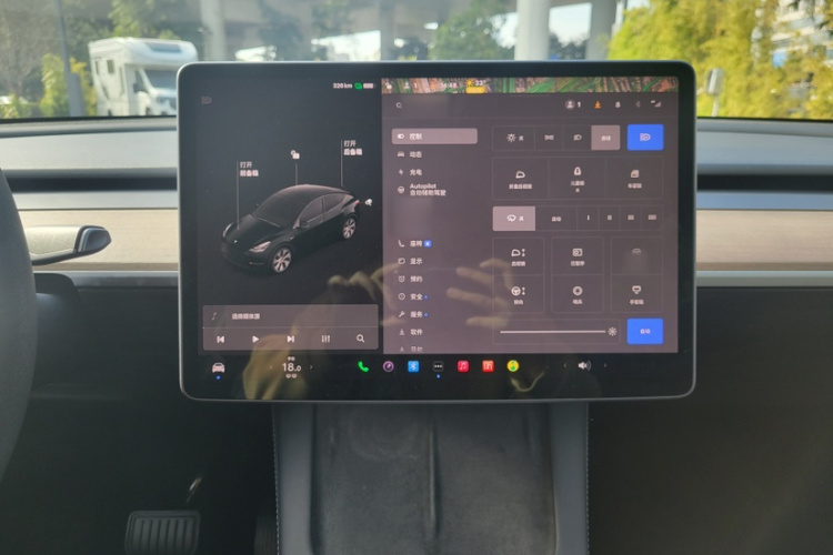 Tesla Model Y 2021 immagine di auto #16