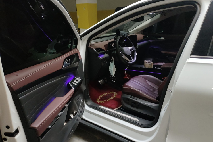 Volkswagen ID.6 X 2024 car image #16