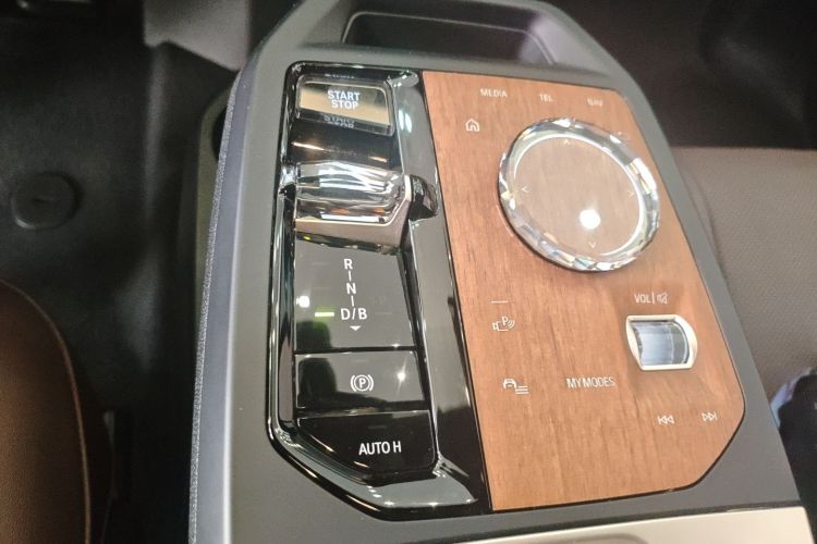 BMW iX 2023 #16 BMW iX 2023 car image #16