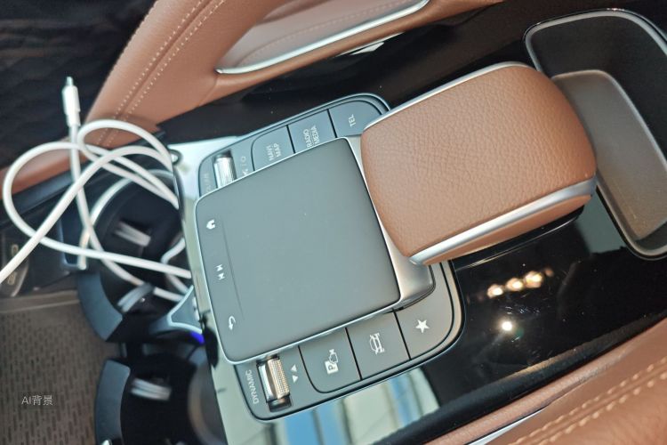 Mercedes-Benz GLE Class 2023 car image #16