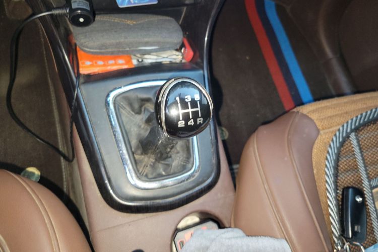 Forthing SX6 2016 #16 Forthing SX6 2016 car image #16